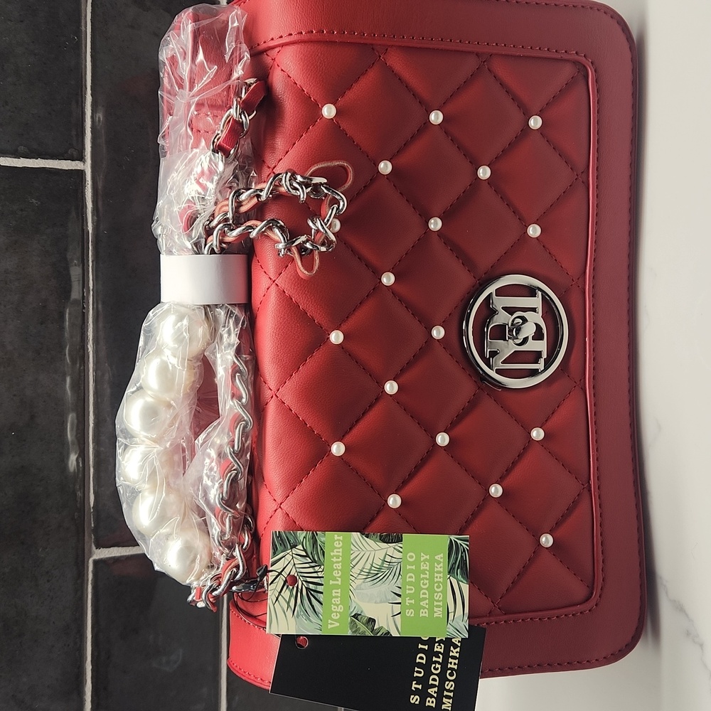 Badgley Mischka faux pearl bag NWT$129